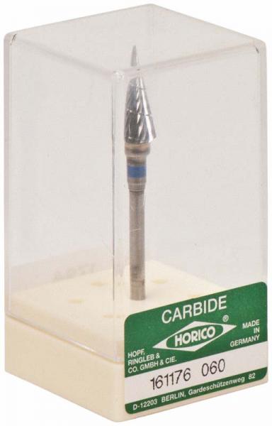 Implante dental de carburo de metal en caja de protección para odontología personalizada.