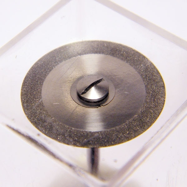 Alta calidad de fresas dentales personalizadas para odontología en EXAmedic, fabricación y venta de productos odontológicos a medida.