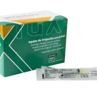 Agujas de irrigación con jeringa para uso odontológico, en caja y envase individual.