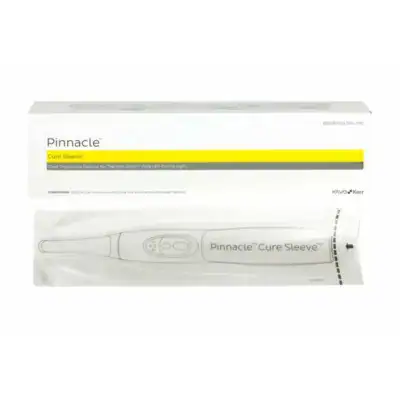 Nomenclatura de la imagen: caja y funda de las cubetas desechables Pinnacle Cure Sleeve para blanqueamiento dental.