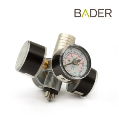 Válvula de alta presión para equipos odontológicos personalizados, ideal para el control preciso de gases y aire en tratamientos dentales.