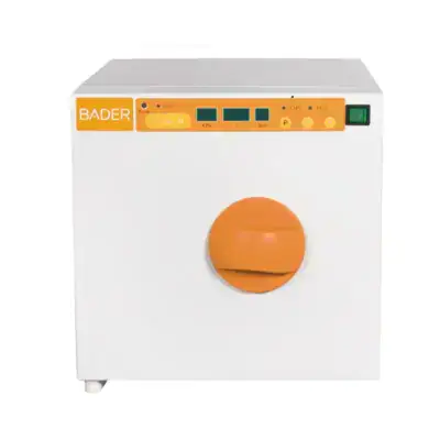 Bañera de agua caliente para laboratorio odontológico con control digital y fácil manejo, ideal para esterilización y procesamiento de productos dentales personalizados.