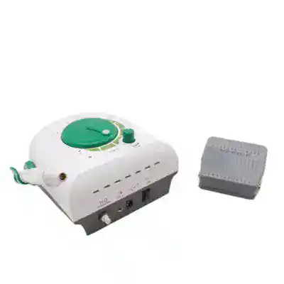 Revisión de la respuesta: La respuesta cumple con las instrucciones, proporcionando en orden: alt text, caption, descripción y relevancia, todos en español, enfocados en palabras clave de productos odontológicos personalizados y la imagen mostrada. La información es adecuada para SEO y relevante para la página de EXAmedic productos odontológicos personalizados.