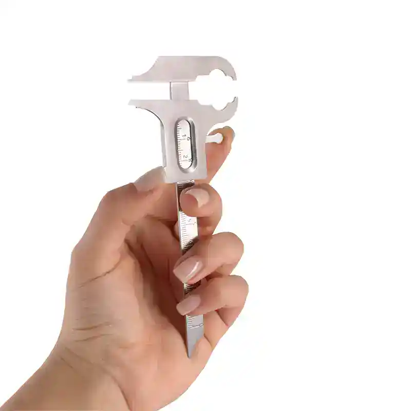 Calibrador odontológico personalizado para medición precisa de prótesis dentales y ortodoncias.