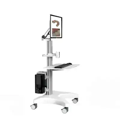 Foto de equipo odontológico personalizado EXAmedic con pantalla y teclado en una clínica dental.