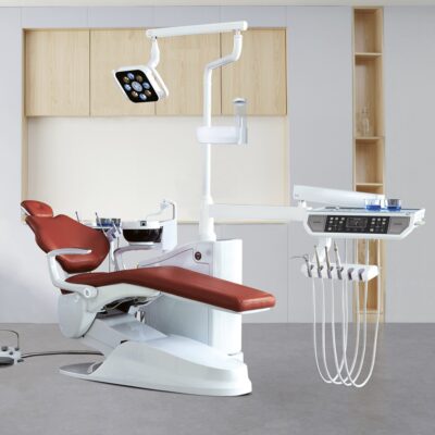 Sonrisa de clínica dental con equipo odontológico personalizado y moderno para tratamientos de higiene dental y estética bucal. Equipamiento especializado en odontología profesional.