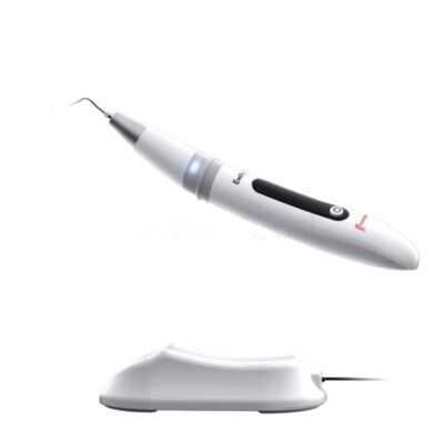 Borrador eléctrico dental para odontología, con base de carga y pantalla digital, ideal para procedimientos de limpieza y preparación en tratamientos odontológicos precisos y personalizados.