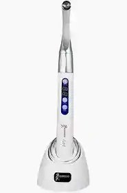 Alt text: Intrumento odontológico personalizado con pantalla digital y diseño ergonómico para tratamientos dentales precisos y eficientes.