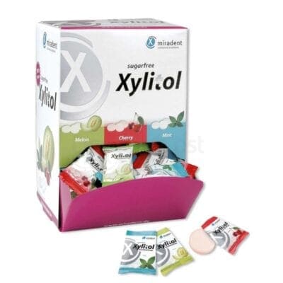 Xylitol en diferentes sabores para una higiene bucal natural, sin azúcar, ideal para pacientes y clínicas dentales.