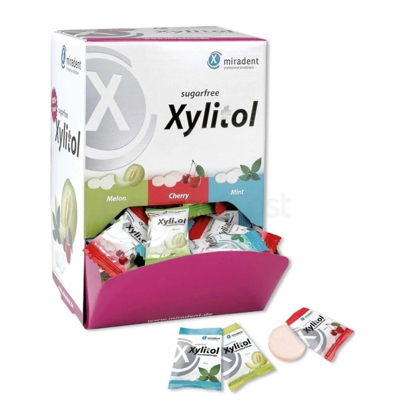 Xylitol en diferentes sabores para una higiene bucal natural, sin azúcar, ideal para pacientes y clínicas dentales.