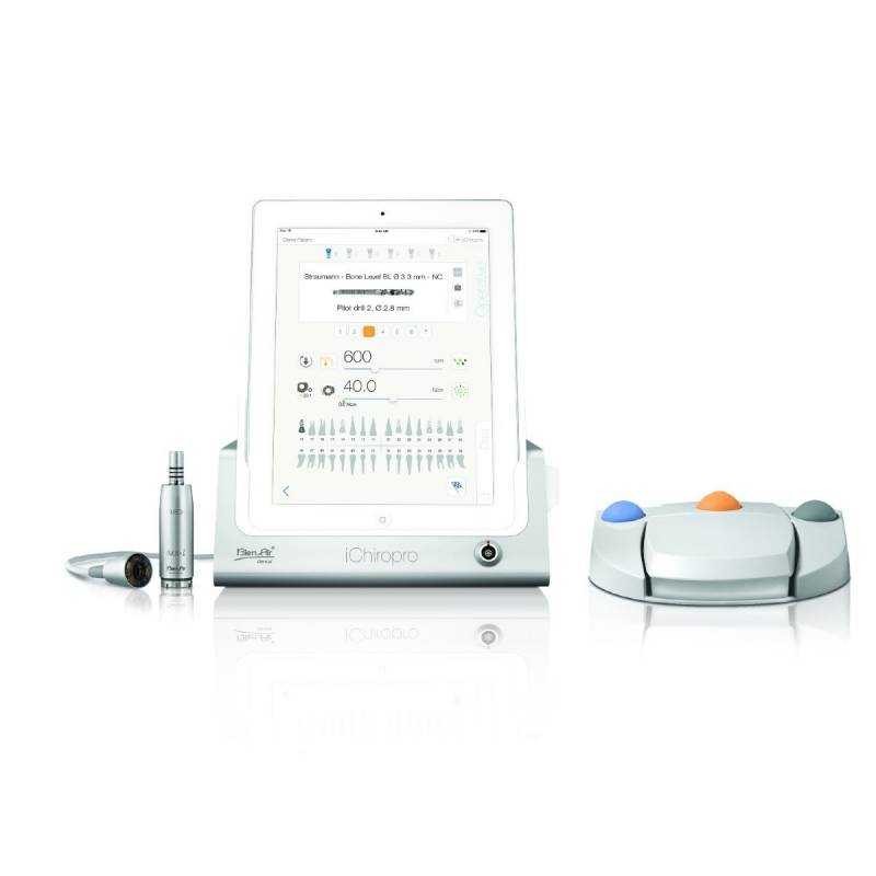 Alt text: Dispositivo odontológico digital para personalización de productos dentales, con pantalla táctil, cabezal y base de control en color blanco, utilizado en clínicas dentales.