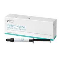 Calibra Veneer, adhesivo dental personalizado para restauraciones estéticas y duraderas en odontología.