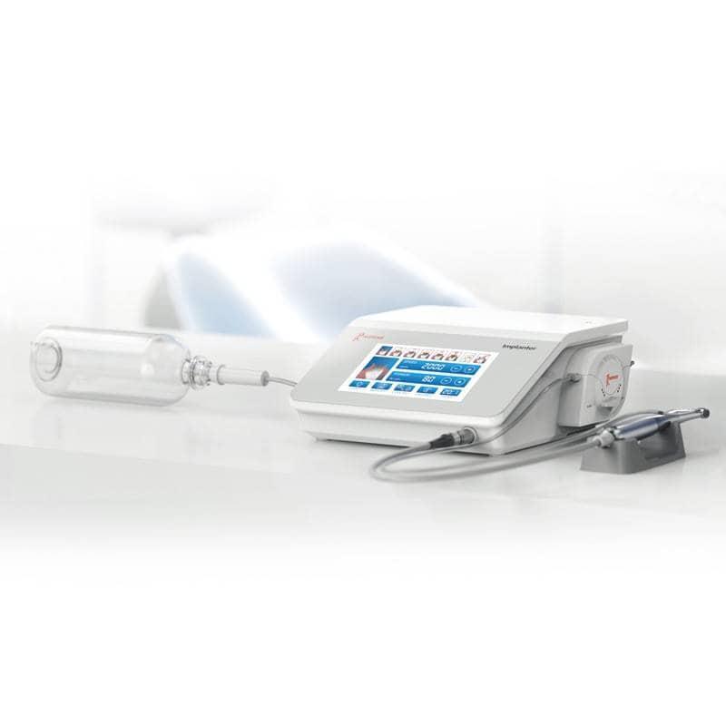 Instrumento de odontología digital para fabricación de prótesis personalizado, con pantalla táctil y tecnología avanzada.