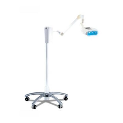 Kit de luz fría dental con brazo articulado y base móvil para clínicas odontológicas innovadoras.