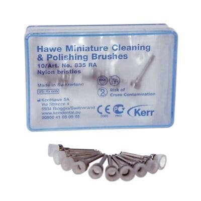 Accesorios de limpieza y pulido odontológico con cepillos de nailón para profesionales dentales.