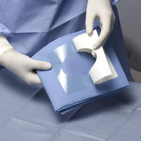 Talla Fenestrada TNT con Adhesivo 75x90cm Estéril, Azul 50 unidades Omnia