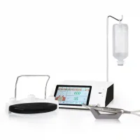 Alta en imagen de equipo odontológico de precisión con pantalla táctil, motores y accesorios para tratamientos dentales personalizados, ideal para clínicas odontológicas modernas.