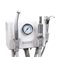 Alt: Unidad de productos odontológicos personalizados BADER con instrumentos y manómetro, ideal para clínicas dentales y tratamientos precisos.