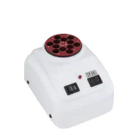 Revestimiento de laboratorio odontológico con múltiples pocillos para moldes dentales y componentes electrónicos para fabricación personalizada.