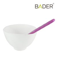 Biberón plástico para clínicas odontológicas, con cucharilla integrada, ideal para la administración de líquidos a pacientes infantiles en productos odontológicos personalizados.