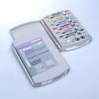 Para Post XT de Whaledent, sistema de implantes dentales de alta precisión, en su caja con instrumentos y herramientas odontológicas personalizadas para tratamientos especializados.