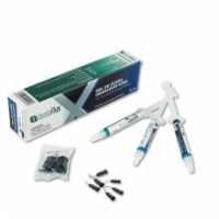 Tubo de resina compuesta dental para restauraciones personalizadas en odontología.