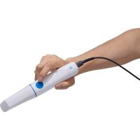 Instrumento odontológico de luz portátil para tratamientos dentales, con diseño ergonómico y tecnología avanzada para una mejor precisión. Ideal para profesionales dentales.