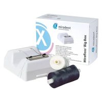 Titulada: Productos odontológicos personalizados EXAmedic Miradent con hilo dental y máquina de alta precisión.