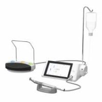 Dispositivo odontológico personalizado con pantalla táctil y accesorios para tratamiento dental avanzado.