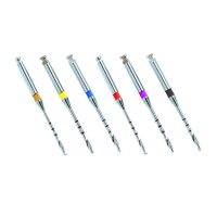 Instrumentos odontológicos personalizados con marcadores de colores para profesionales dentales, ideales para procedimientos precisos y eficientes en salud bucal.