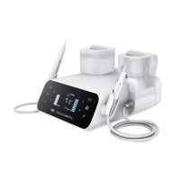 Sistema de higiene bucal con tecnología avanzada para odontología moderna, incluyendo osciladores y boquillas personalizables para tratamientos dentales.